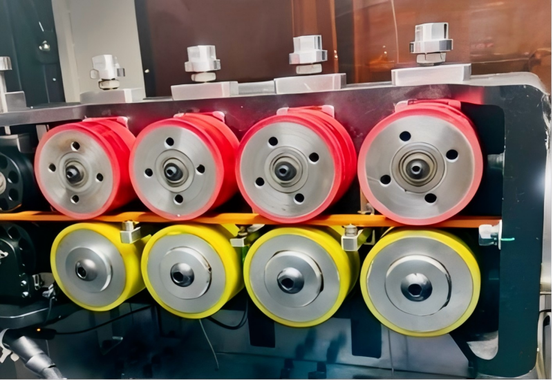 Three busbar feeding structures comparison